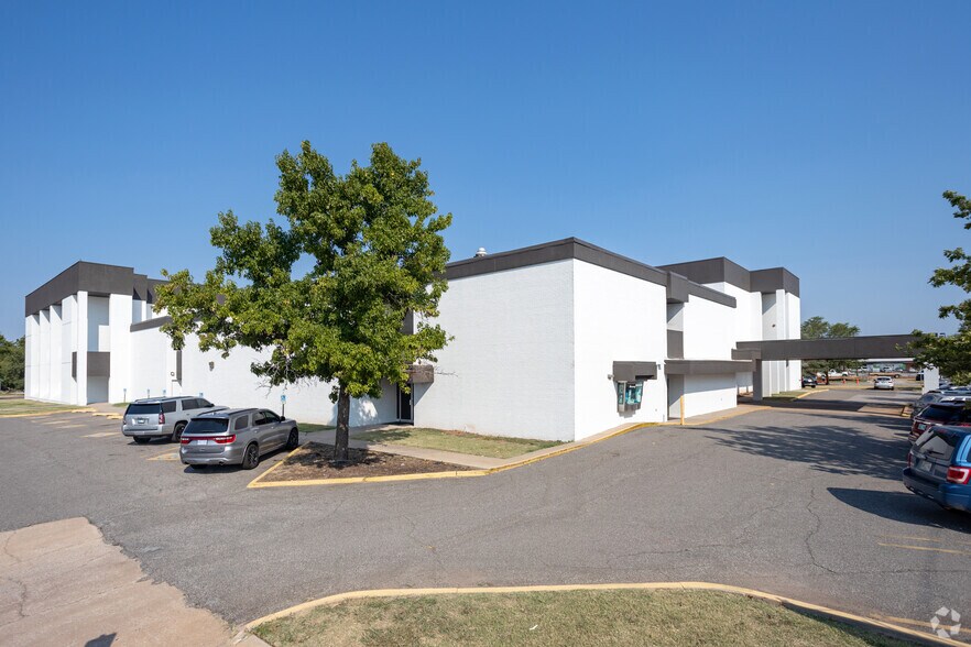 900-950 N Porter Ave, Norman, OK à vendre - Photo du bâtiment - Image 3 de 28