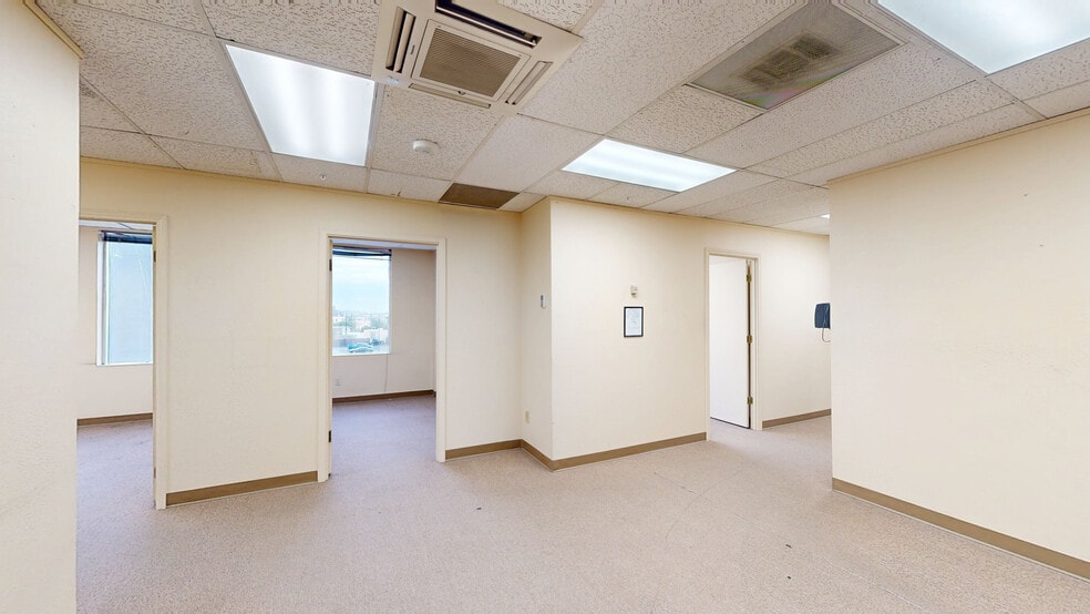 6070 Gateway Blvd E, El Paso, TX for lease - Matterport 3D Scan - Image 3 of 25