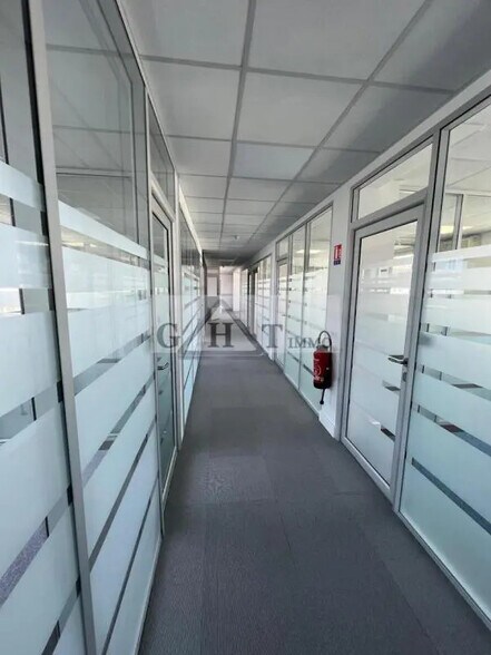 Office in Vitry-sur-Seine for lease - Interior Photo - Image 3 of 5