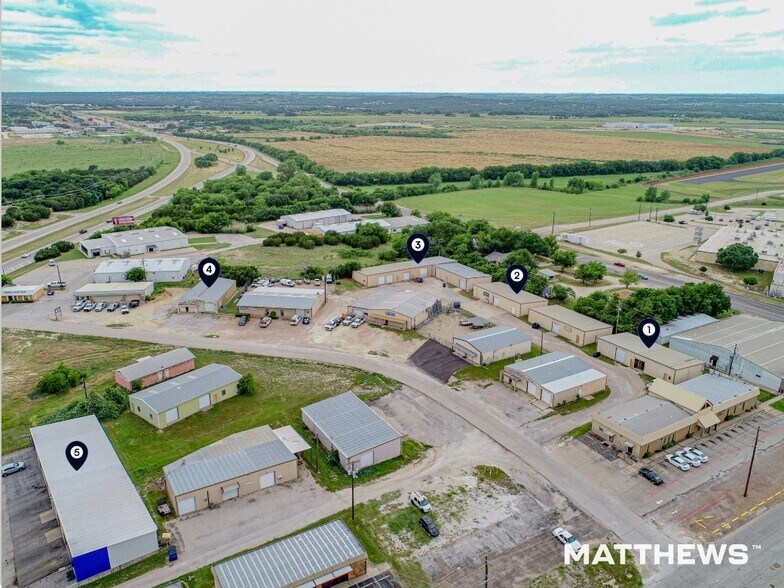 2006 Bobby Ln, Granbury, TX à vendre - Photo du bâtiment - Image 2 de 4