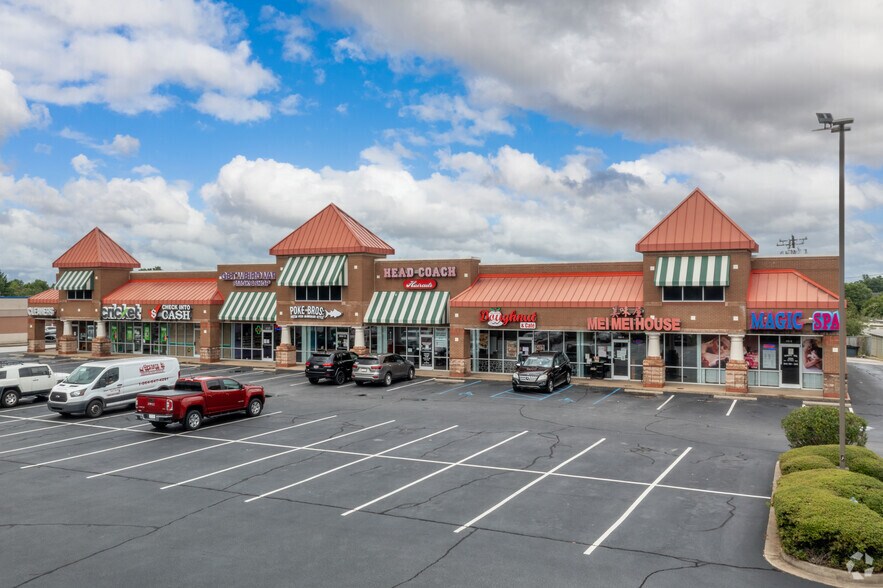 654 Fairview Rd, Simpsonville, SC à louer - Photo du bâtiment - Image 2 de 7