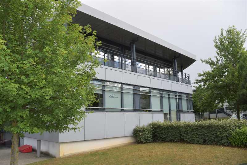 7 Place Berthe Morisot, Saint-Priest for lease Building Photo- Image 1 of 8