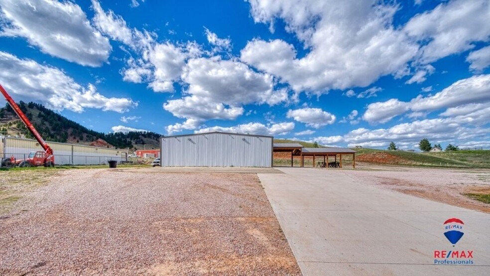 2423 E Cleveland St, Sundance, WY à vendre - Photo du bâtiment - Image 3 de 70