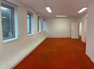 Office in Lyon for sale Interior Photo- Image 2 of 3