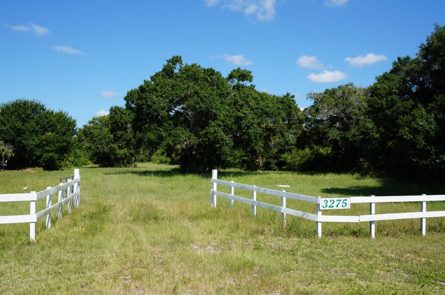 3275 S US HWY 1, Fort Pierce, FL à vendre - Photo du bâtiment - Image 1 de 2