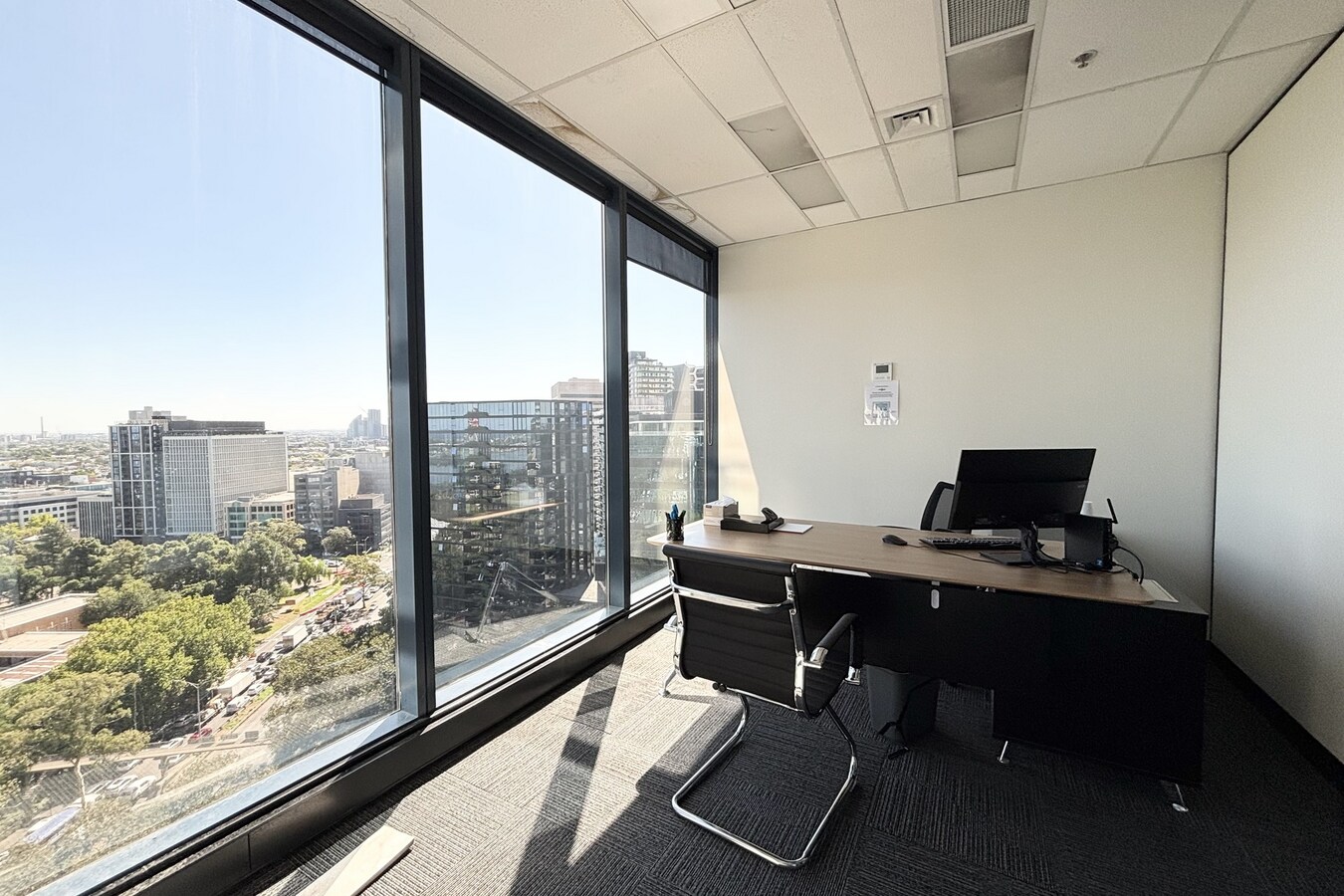 1 Queens Rd, Melbourne, VIC 3004 - Unité 1403 - - Photo intérieure - Image 1 of 12