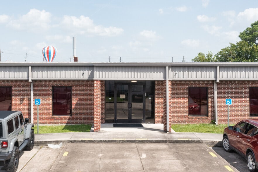 5144 E Sam Houston Pky N, Houston, TX à louer - Photo du bâtiment - Image 3 de 4