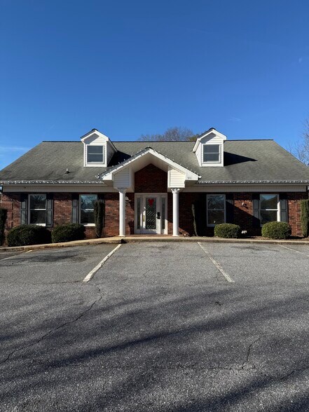 518 4th St SW, Hickory, NC à louer - Photo du bâtiment - Image 1 de 4