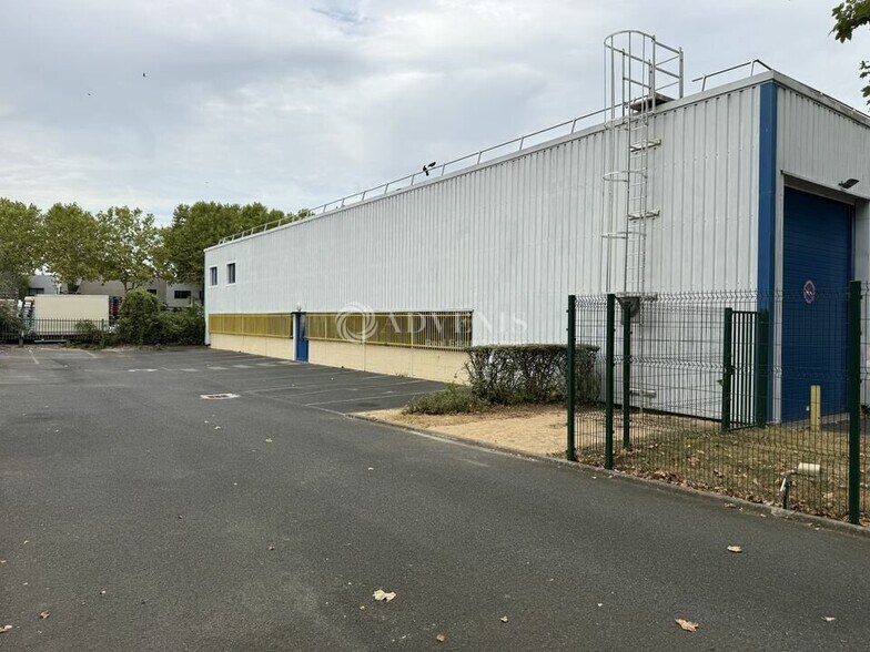 2 Allée Du Clos Des Charmes, Collégien à louer - Photo du bâtiment - Image 3 de 9