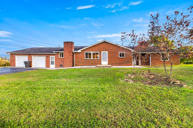 More details for 310 Goose Creek Rd, Dandridge, TN - Office for Sale