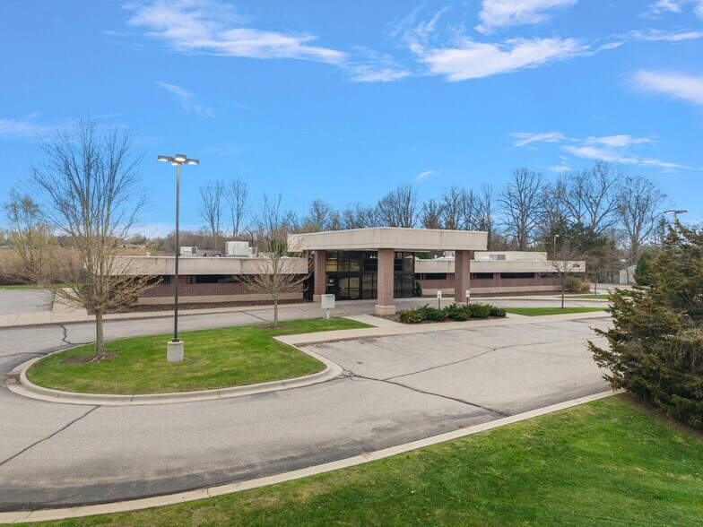 1794 N Lapeer Rd, Lapeer, MI à louer - Photo du bâtiment - Image 3 de 53