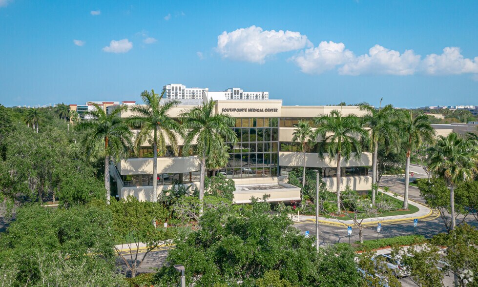 600 S Pine Island Rd, Plantation, FL à louer - Photo du bâtiment - Image 3 de 4