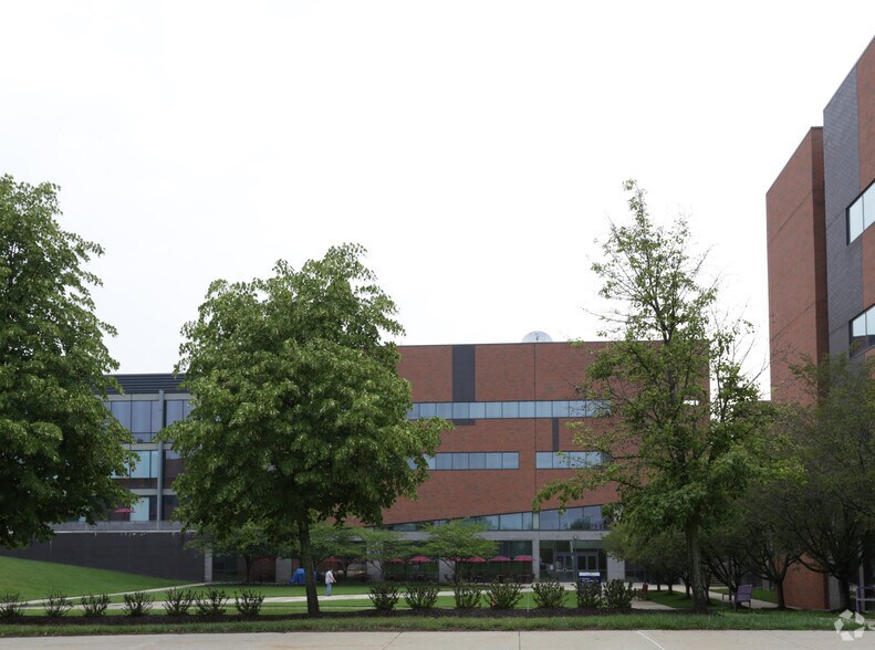 101 Tournament Dr, Horsham Township, PA à louer - Photo du bâtiment - Image 2 de 13