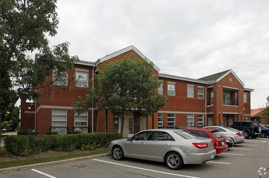 5720 Timberlea Blvd, Mississauga, ON à louer - Photo du bâtiment - Image 2 de 5