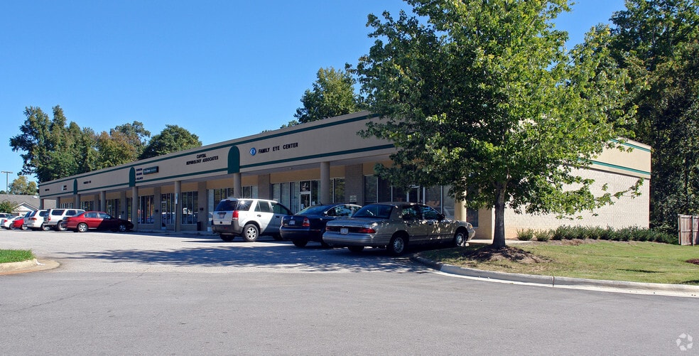 216 N Bickett Blvd, Louisburg, NC for lease - Primary Photo - Image 2 of 7