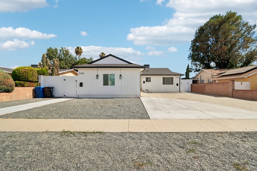 15952 Simonds St, Granada Hills, CA for sale - Building Photo - Image 2 of 50