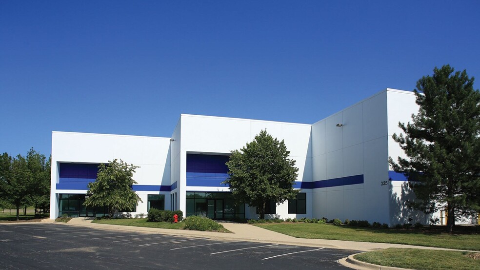 335 Crossroads Pky, Bolingbrook, IL for lease - Building Photo - Image 1 of 8