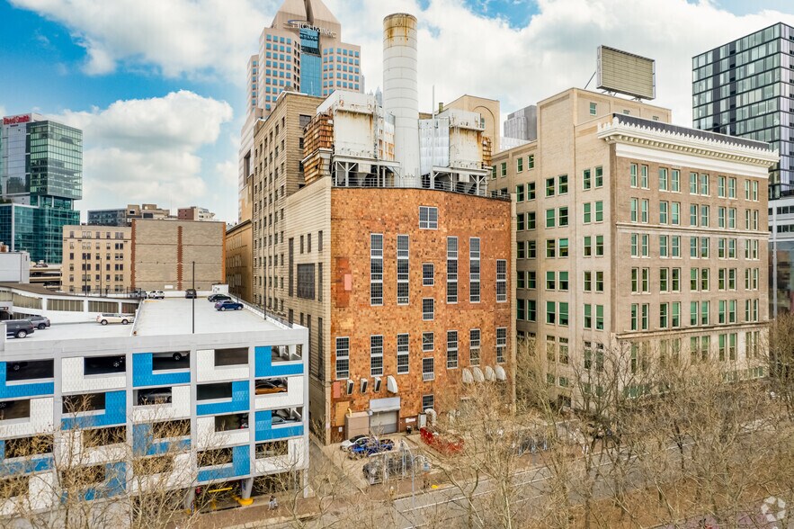 120 Cecil Pl, Pittsburgh, PA à vendre - Photo principale - Image 1 de 5