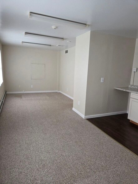 366 Herbertsville Rd, Brick, NJ for lease - Interior Photo - Image 2 of 24