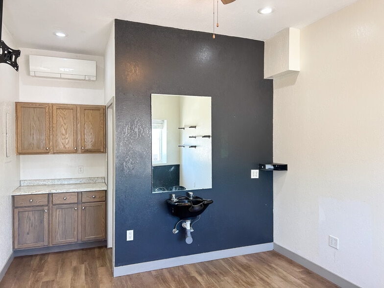 110 South Railway Street, Oxford, NE à vendre - Photo du bâtiment - Image 2 de 5