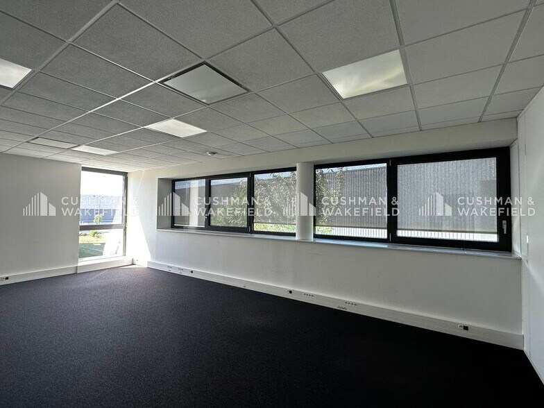 Office in Strasbourg for lease - Interior Photo - Image 2 of 10