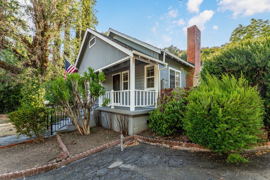 13240 US-101, Hopland, CA à vendre - Photo du bâtiment - Image 3 de 74