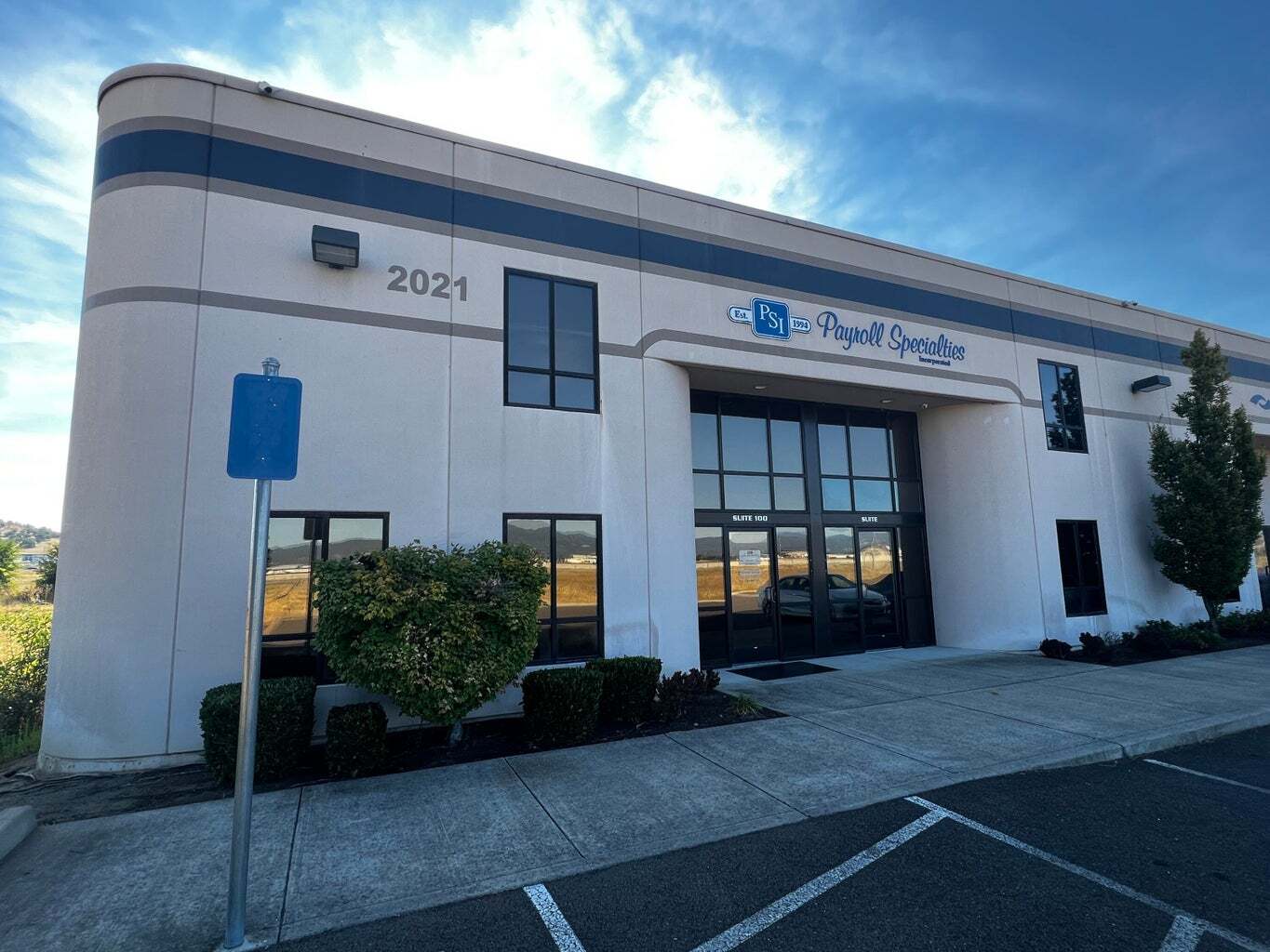 2021 Commerce Dr, Medford, OR for sale Primary Photo- Image 1 of 12