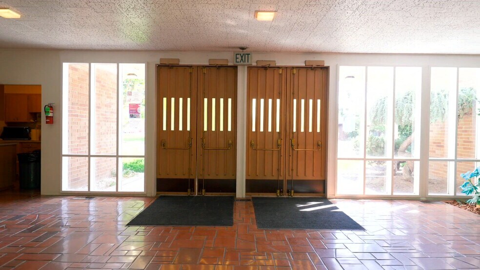 906 E Edison Ave, Sunnyside, WA à vendre - Vidéo sur l’inscription commerciale - Image 2 de 3