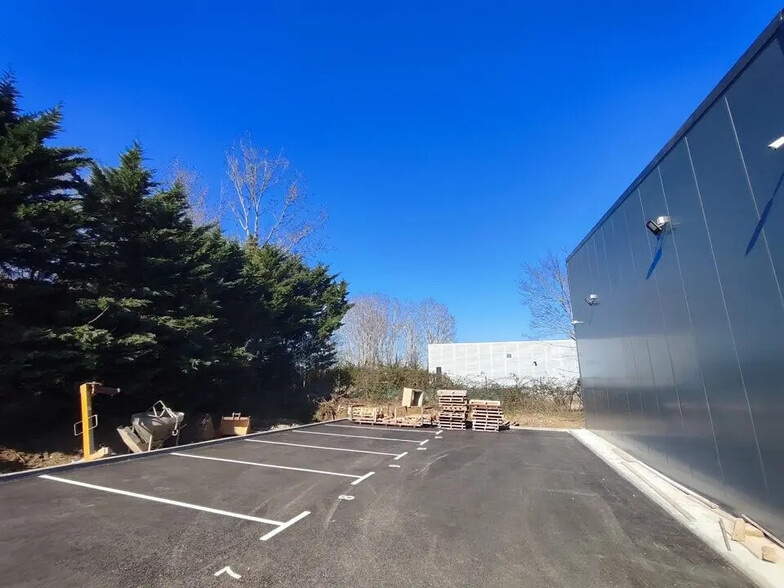 Flex in Vaulx-Milieu for lease - Building Photo - Image 3 of 10