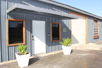 Plus de détails pour 98 Avenue A, Conroe, TX - Bureau/Commerce de détail à louer