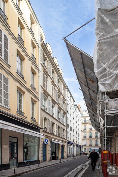 7 Rue De Duras, Paris à vendre - Photo du bâtiment - Image 3 de 3