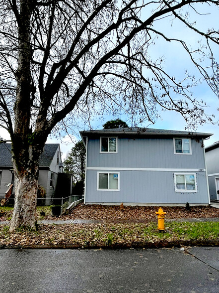 257 20th ave, Longview, WA for sale - Building Photo - Image 1 of 48