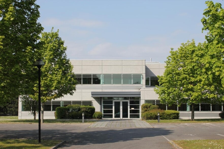 8 Avenue De La Pyramide, Tremblay-en-France for lease - Building Photo - Image 1 of 6