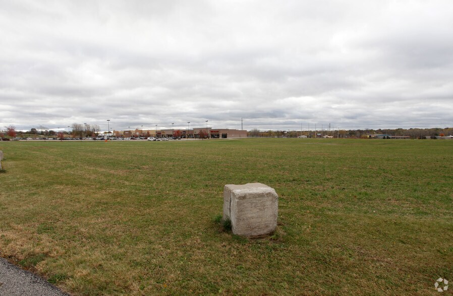 3301 W Kimberly Rd, Davenport, IA à louer - Photo du bâtiment - Image 2 de 2