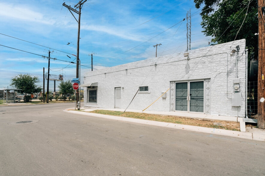 1020 Roosevelt Ave, San Antonio, TX à vendre - Photo du bâtiment - Image 3 de 25