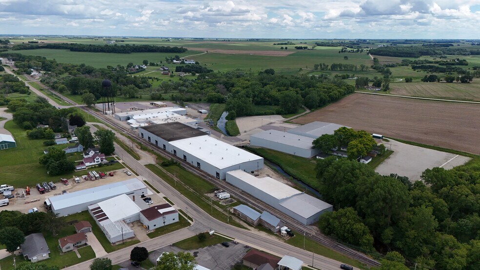 680 E John St, Markesan, WI for lease - Building Photo - Image 3 of 11