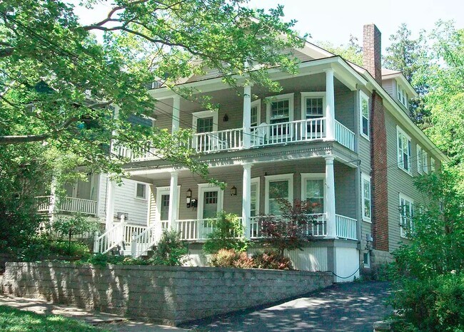 More details for 28-BEDS NEAR SYRACUSE UNIVERSITY – Multifamily for Sale, Syracuse, NY