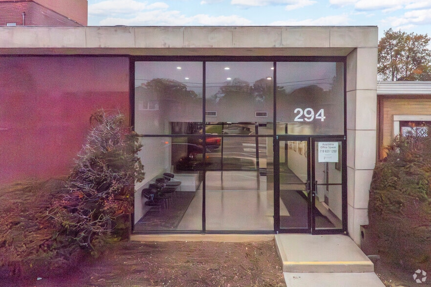 294 W Merrick Rd, Freeport, NY for lease - Building Photo - Image 3 of 5