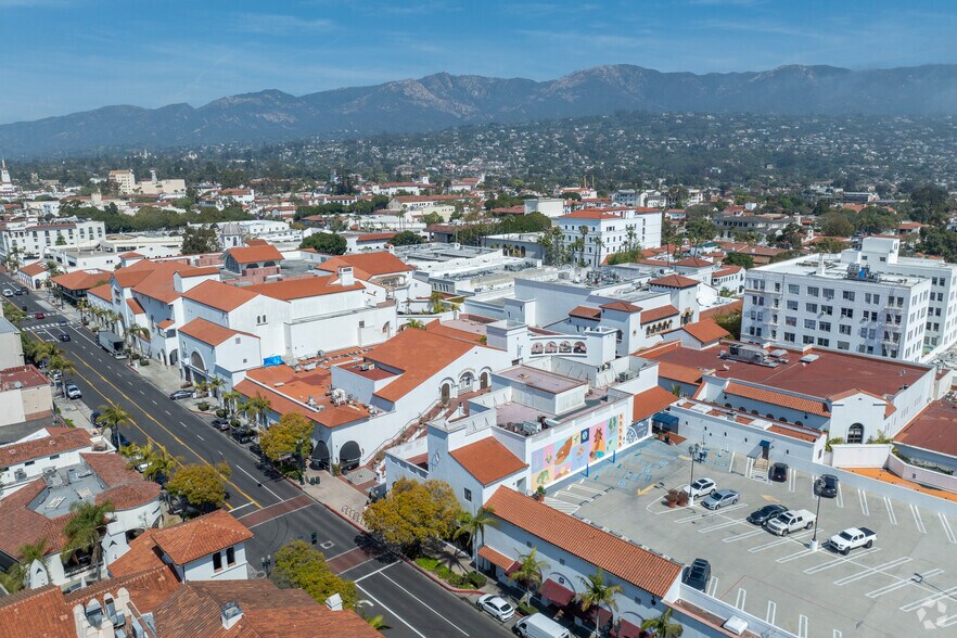 621 Paseo Nuevo, Santa Barbara, CA à louer - Photo du bâtiment - Image 3 de 20