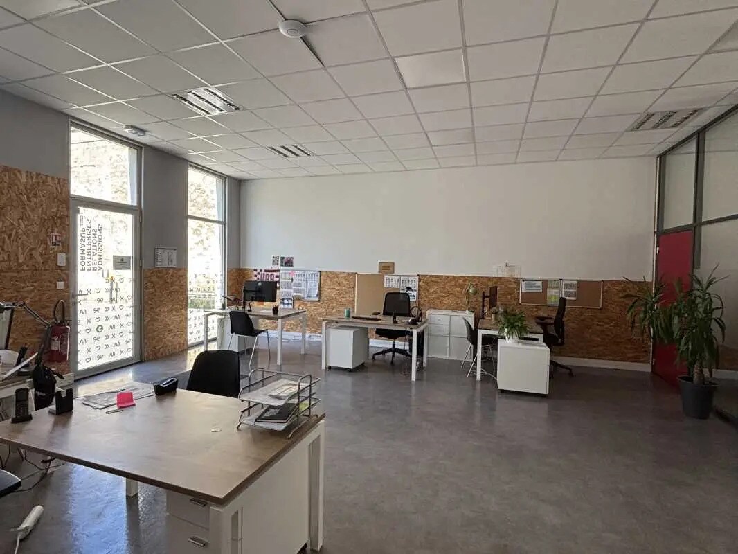 Office in Bordeaux for lease Building Photo- Image 1 of 11
