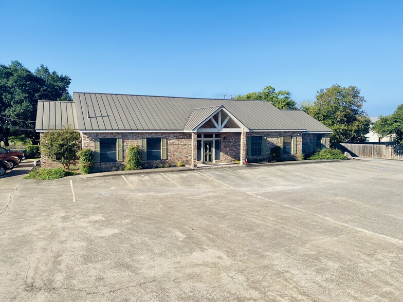 901 Loop 337, New Braunfels, TX for lease - Primary Photo - Image 1 of 16