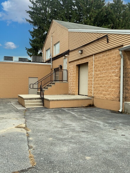 3697 Derry St, Harrisburg, PA for lease - Building Photo - Image 3 of 3