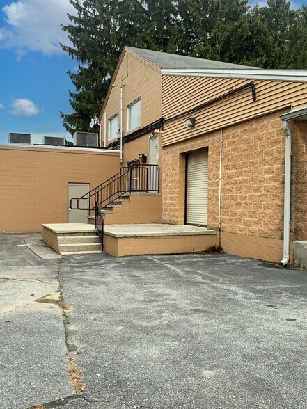 3697 Derry St, Harrisburg, PA à louer - Photo du bâtiment - Image 3 de 3