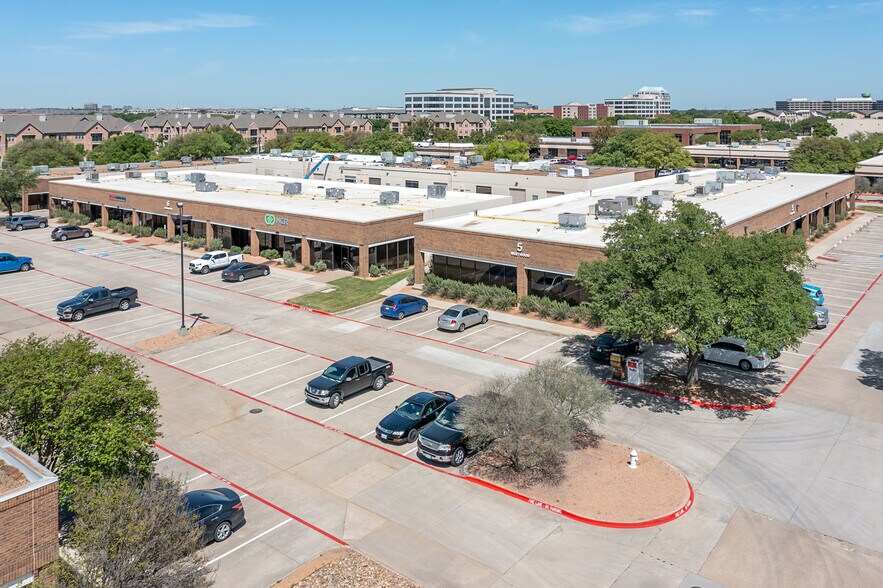 1801 Royal Ln, Farmers Branch, TX à louer - Photo du bâtiment - Image 3 de 17