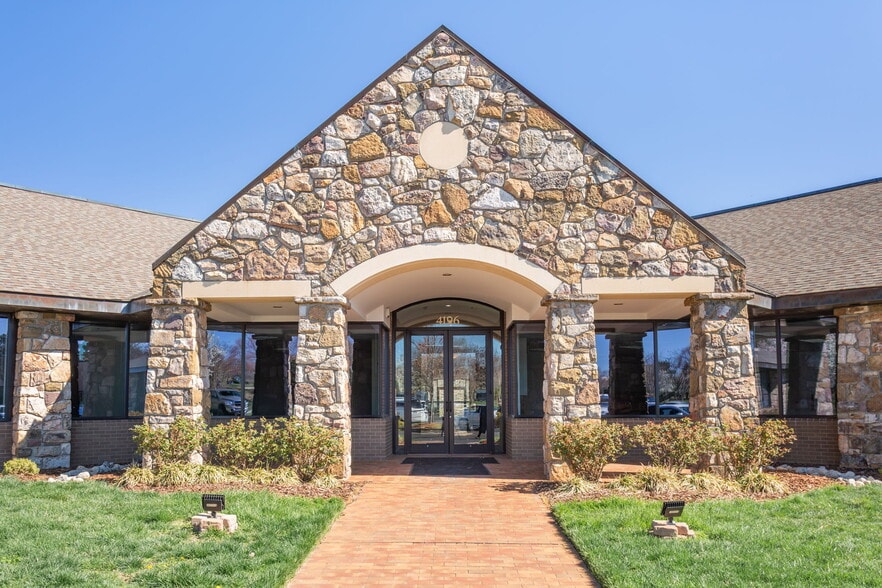 4196 Mendenhall Oaks Pky, High Point, NC for lease - Building Photo - Image 3 of 6