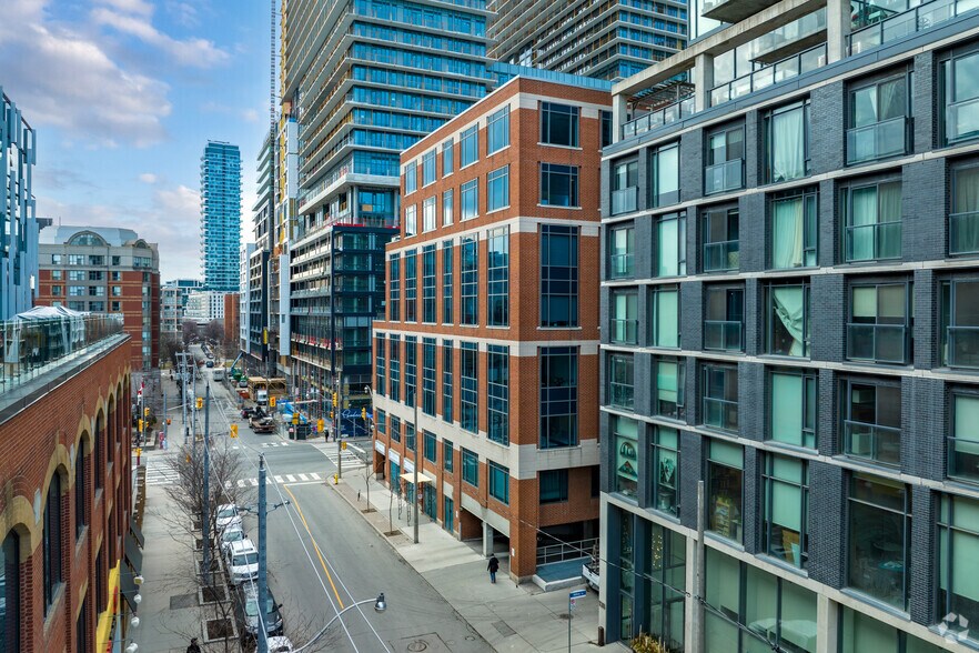 184 Front St E, Toronto, ON à louer - Photo du bâtiment - Image 2 de 5