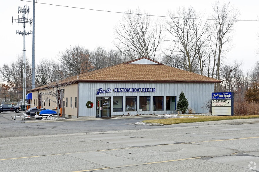7677-7683 Highland Rd, Waterford, MI for sale - Building Photo - Image 2 of 4