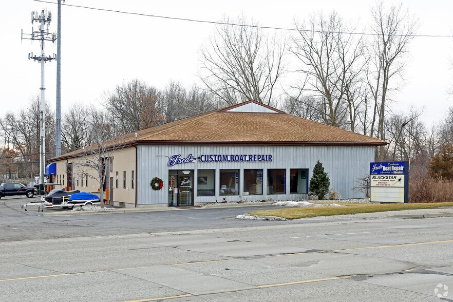 7677-7683 Highland Rd, Waterford, MI à vendre - Photo du bâtiment - Image 2 de 4