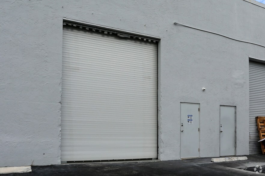 1080-1090 S Rogers Cir, Boca Raton, FL for lease - Building Photo - Image 2 of 4