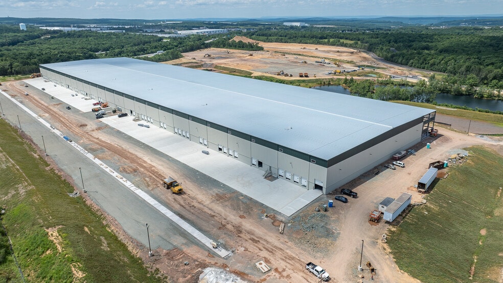 210 Innovation Drive North, Hazle Township, PA for lease - Building Photo - Image 3 of 8